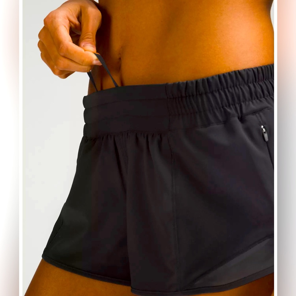 Lululemon Hotty Hot Low-Rise Lined Short 2.5", Size 6.